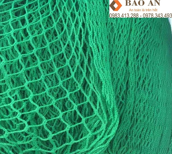 Lưới chắn vật rơi công trình màu xanh lá